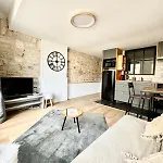 アパート Le Charme De La Place Saint-sauveur