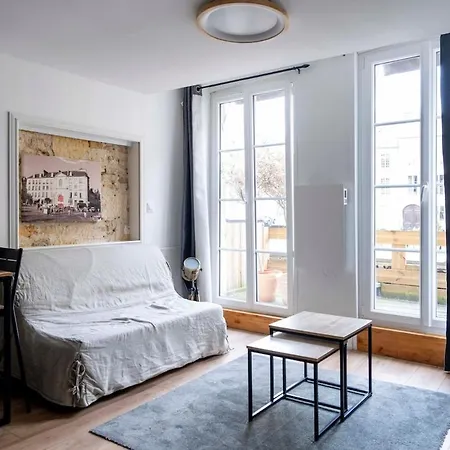 Apartment Le Charme De La Place Saint-sauveur