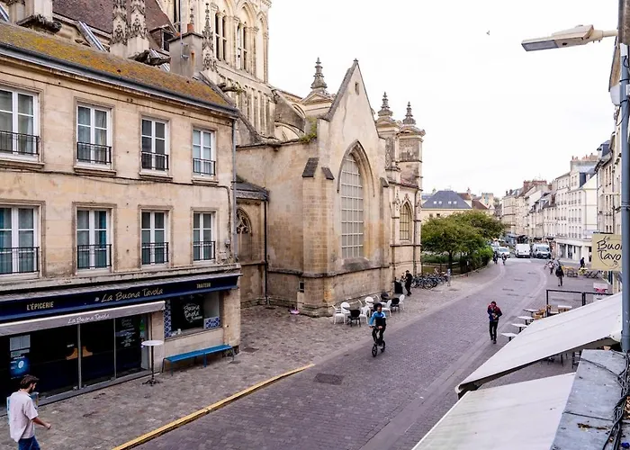 Le Charme De La Place Saint-sauveur Appartamento *