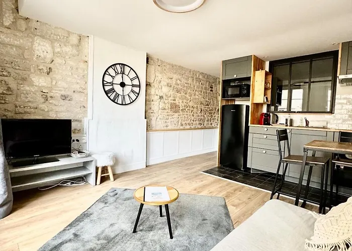 Appartamento Le Charme De La Place Saint-sauveur