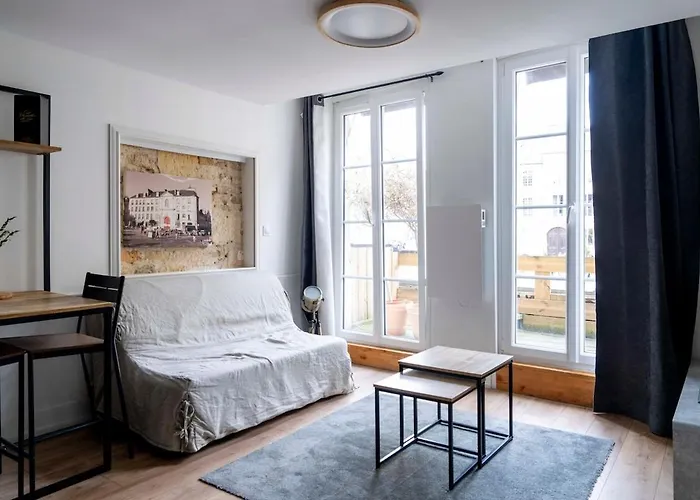 Appartamento Le Charme De La Place Saint-sauveur